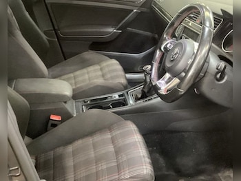 Used Volkswagen Golf 2016 for sale - 75801300: Photo