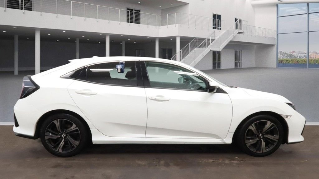Used Honda Civic 2017 for sale - 77655216: Photo 12