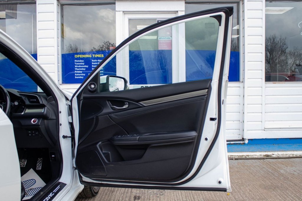 Used Honda Civic 2017 for sale - 77655216: Photo 50