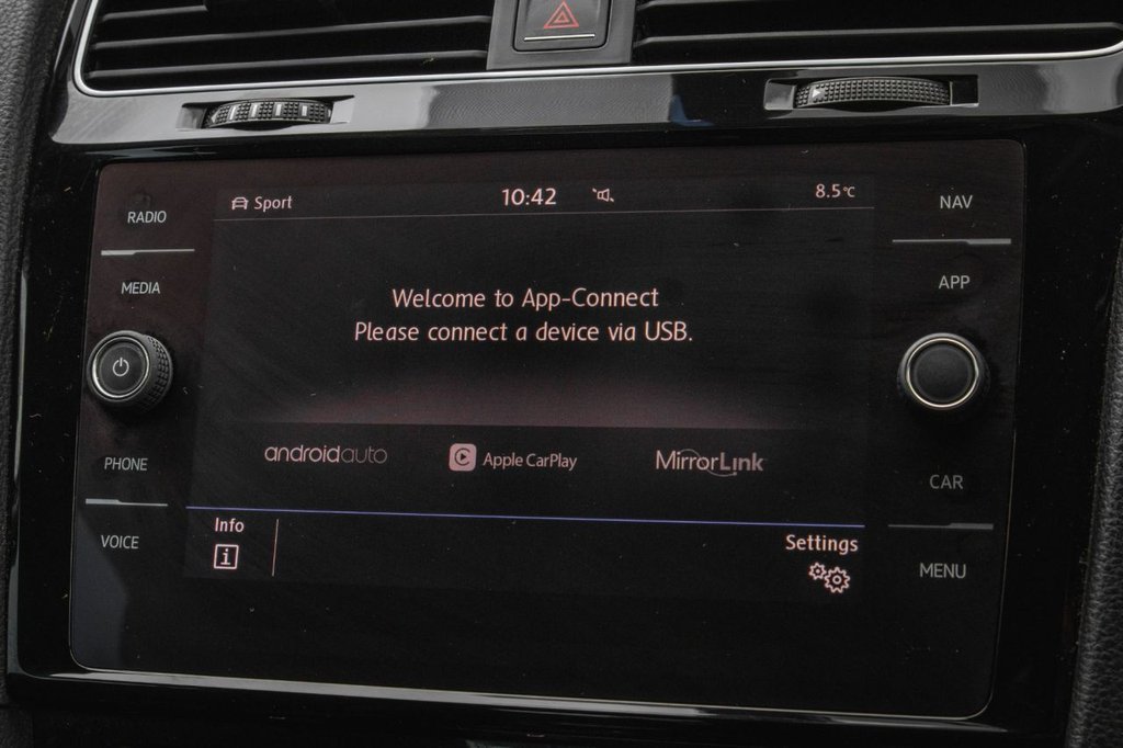 Used Volkswagen Golf 2017 for sale - 77879740: Photo 2