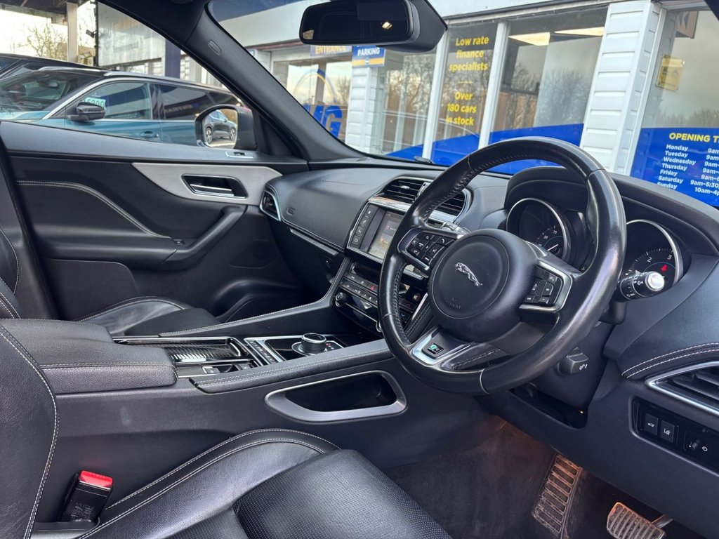 Used Jaguar F-Pace 2018 for sale - 76950331: Photo 3