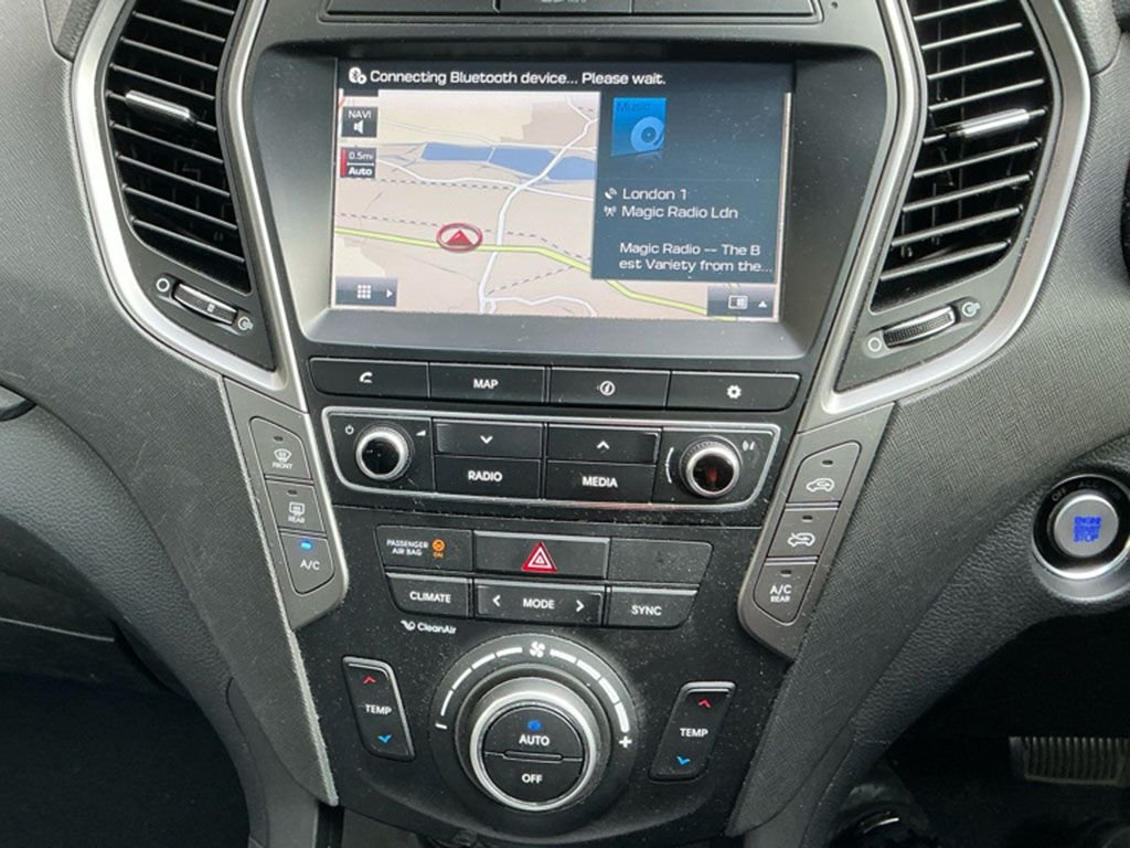 Used Hyundai Santa Fe 2016 for sale - 76582229: Photo 2