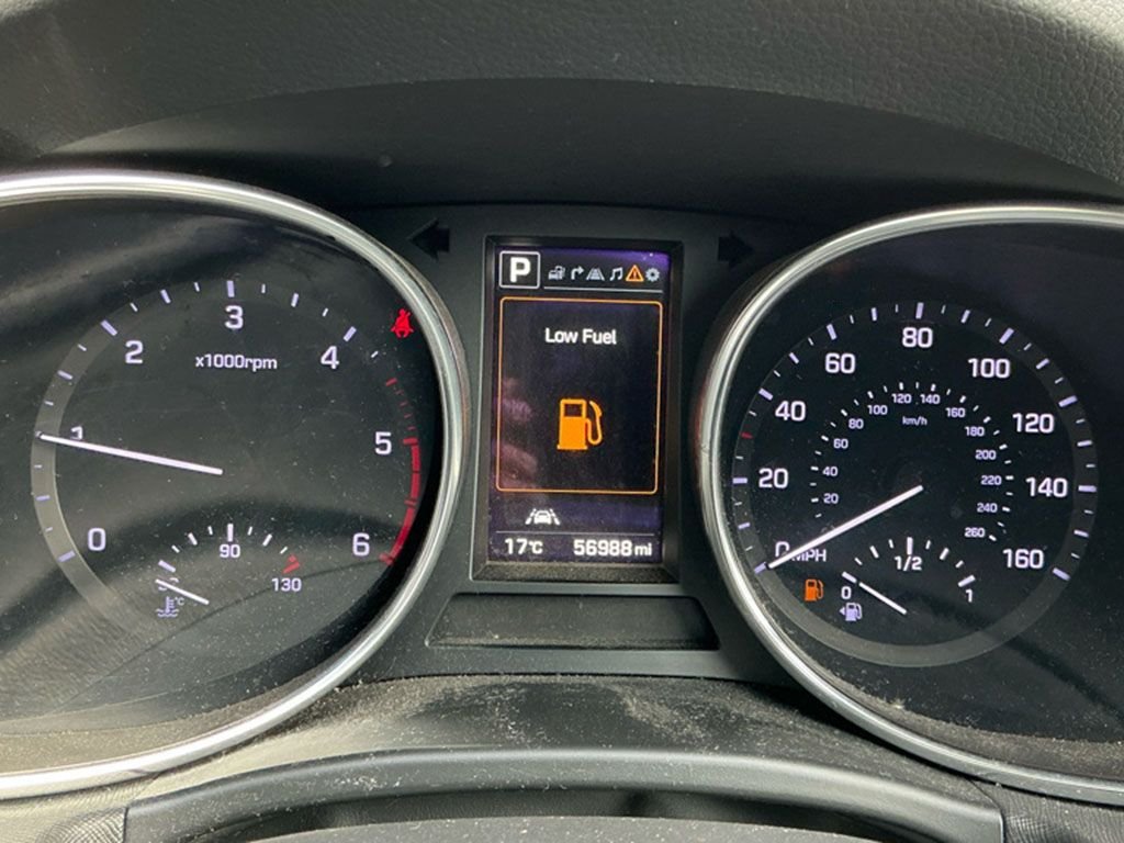 Used Hyundai Santa Fe 2016 for sale - 76582229: Photo 6