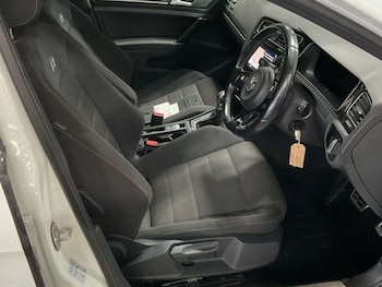 Used Volkswagen Golf 2017 for sale - 77384071: Photo