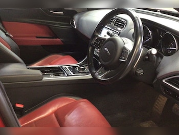 Used Jaguar XE 2017 for sale - 75703779: Photo