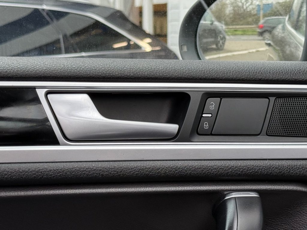 Used Volkswagen Touareg 2016 for sale - 76950126: Photo 28