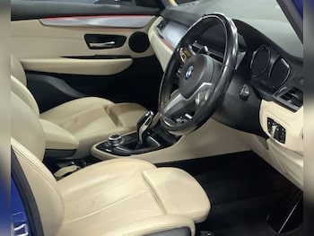 Used BMW 2 Series 2018 for sale - 76950300: Photo