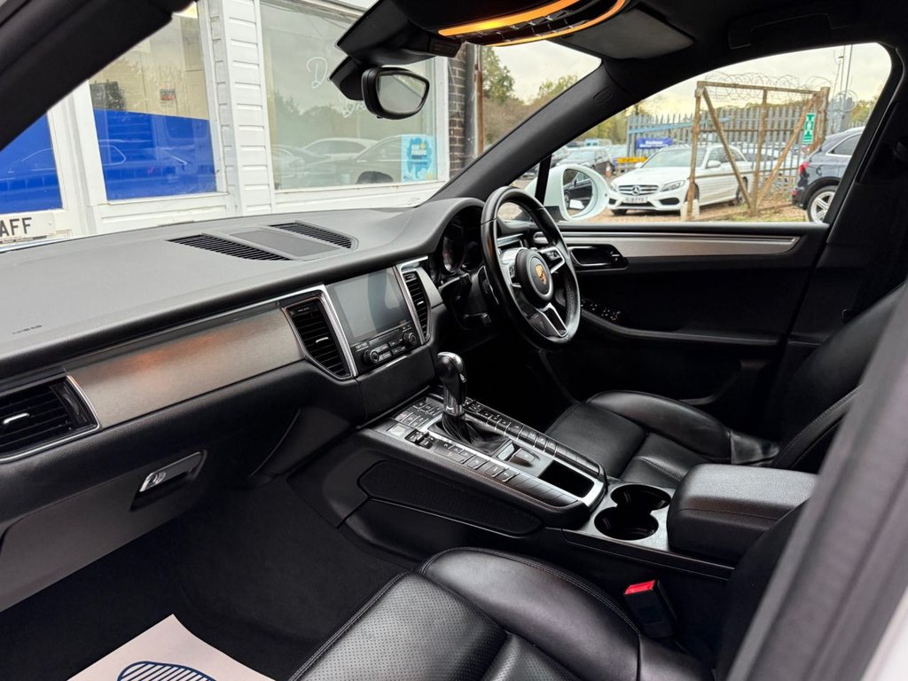 Used Porsche Macan 2018 for sale - 76496299: Photo 16