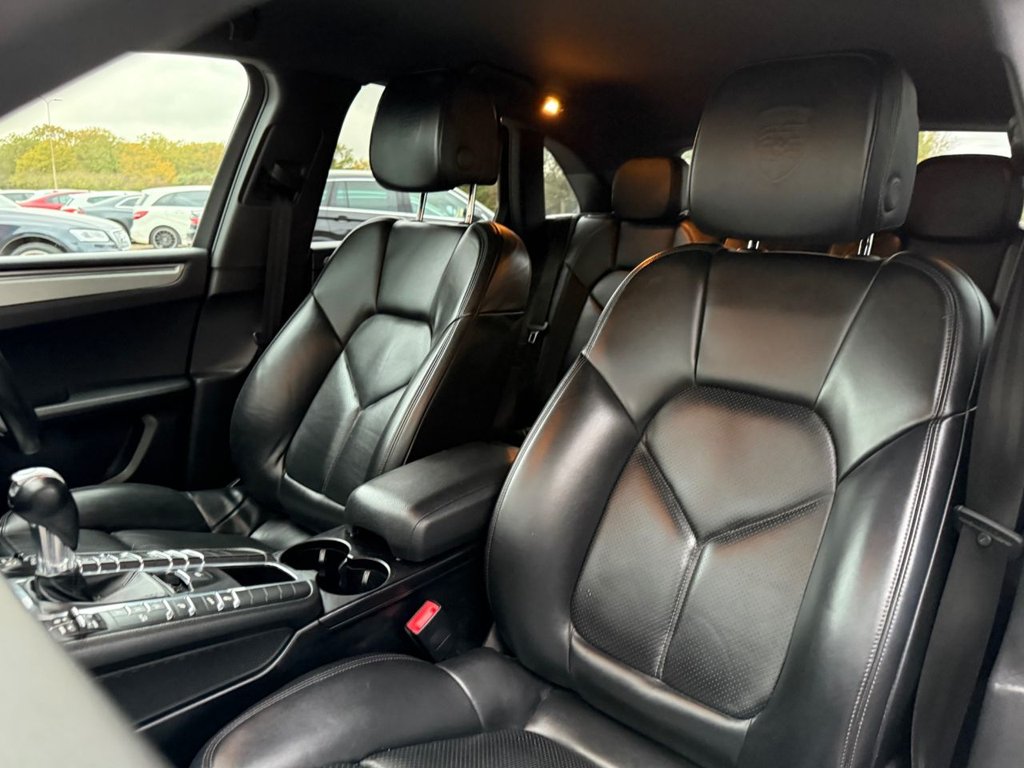 Used Porsche Macan 2018 for sale - 76496299: Photo 17