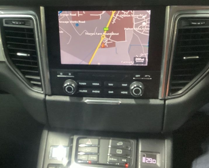 Used Porsche Macan 2018 for sale - 76496299: Photo 2