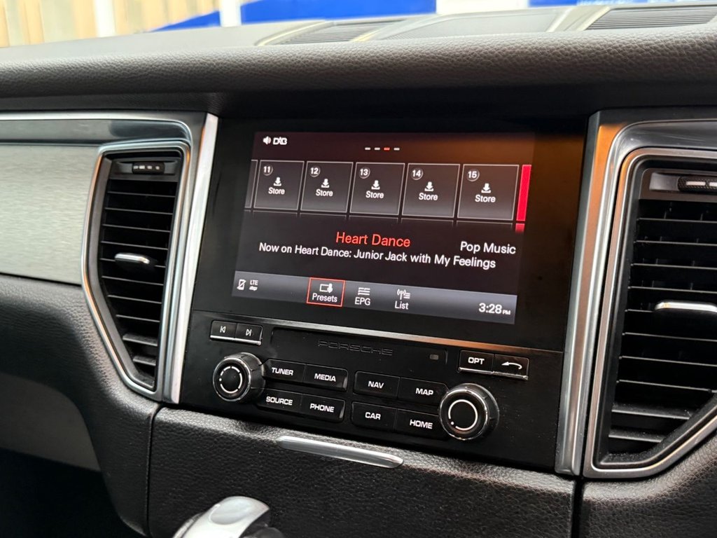 Used Porsche Macan 2018 for sale - 76496299: Photo 27