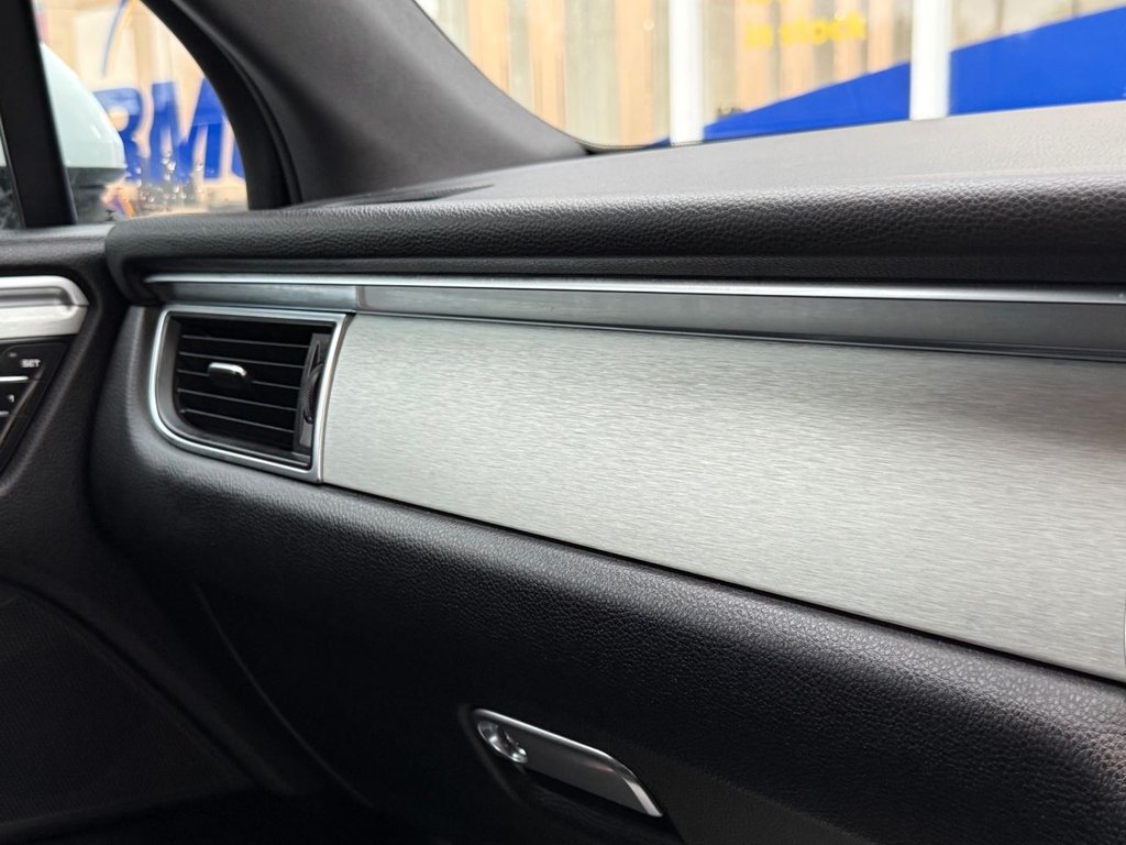 Used Porsche Macan 2018 for sale - 76496299: Photo 28