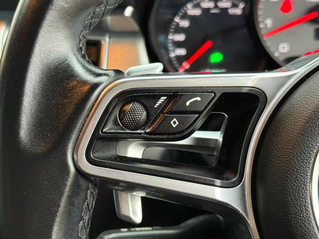 Used Porsche Macan 2018 for sale - 76496299: Photo 33