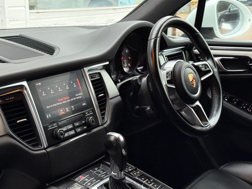 Used Porsche Macan 2018 for sale - 76496299: Photo 38
