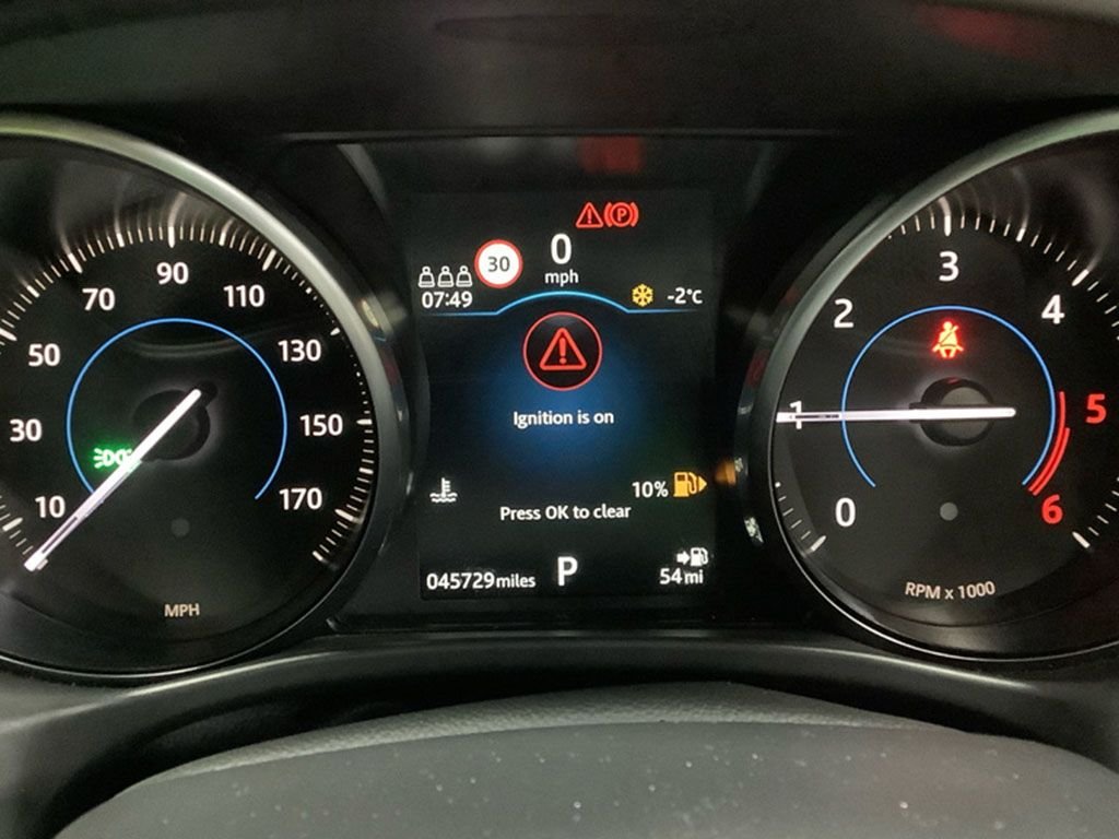 Used Jaguar XE 2017 for sale - 77328177: Photo 6