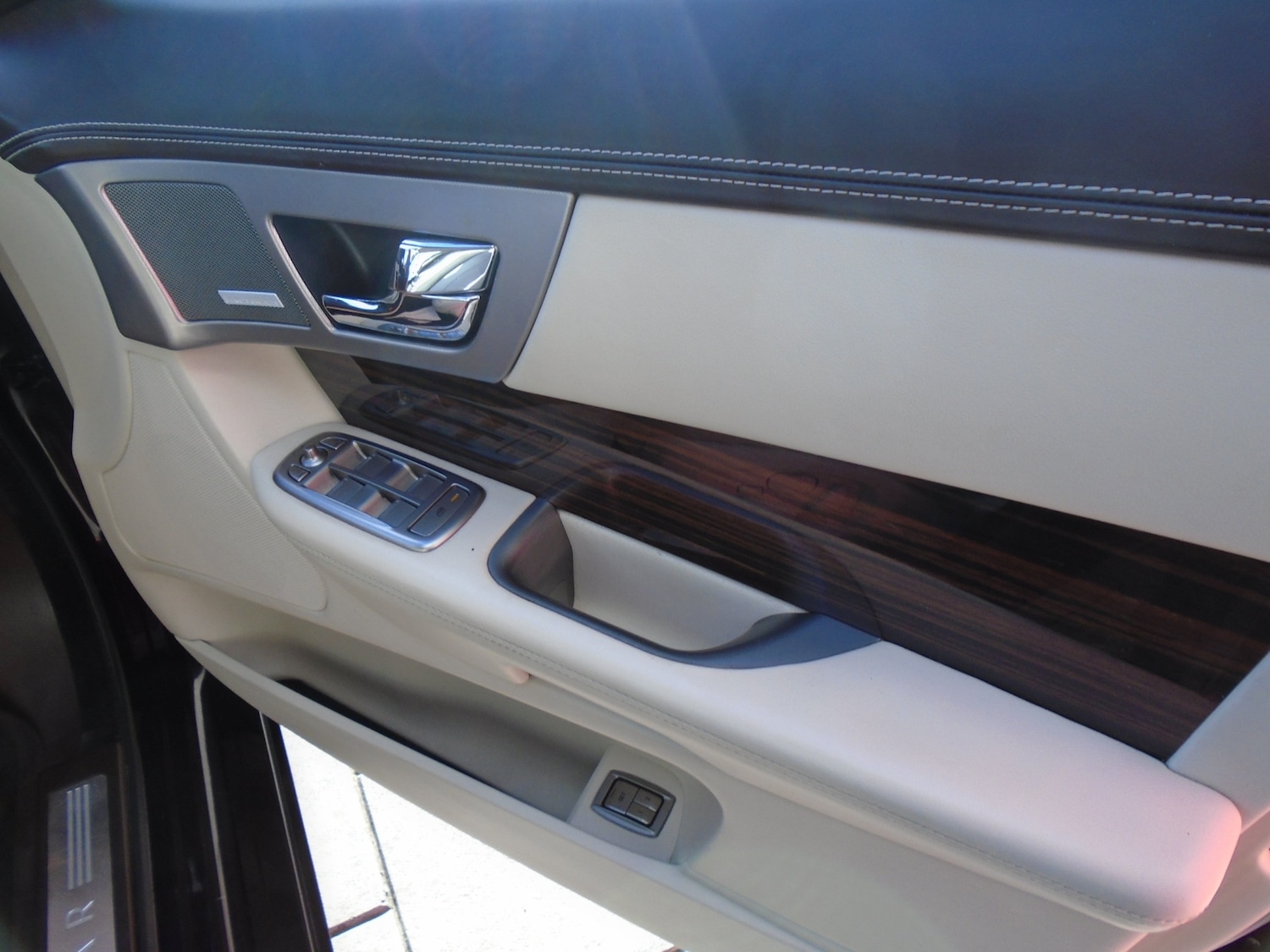 Used Jaguar XF 2011 for sale - 76525935: Photo 12