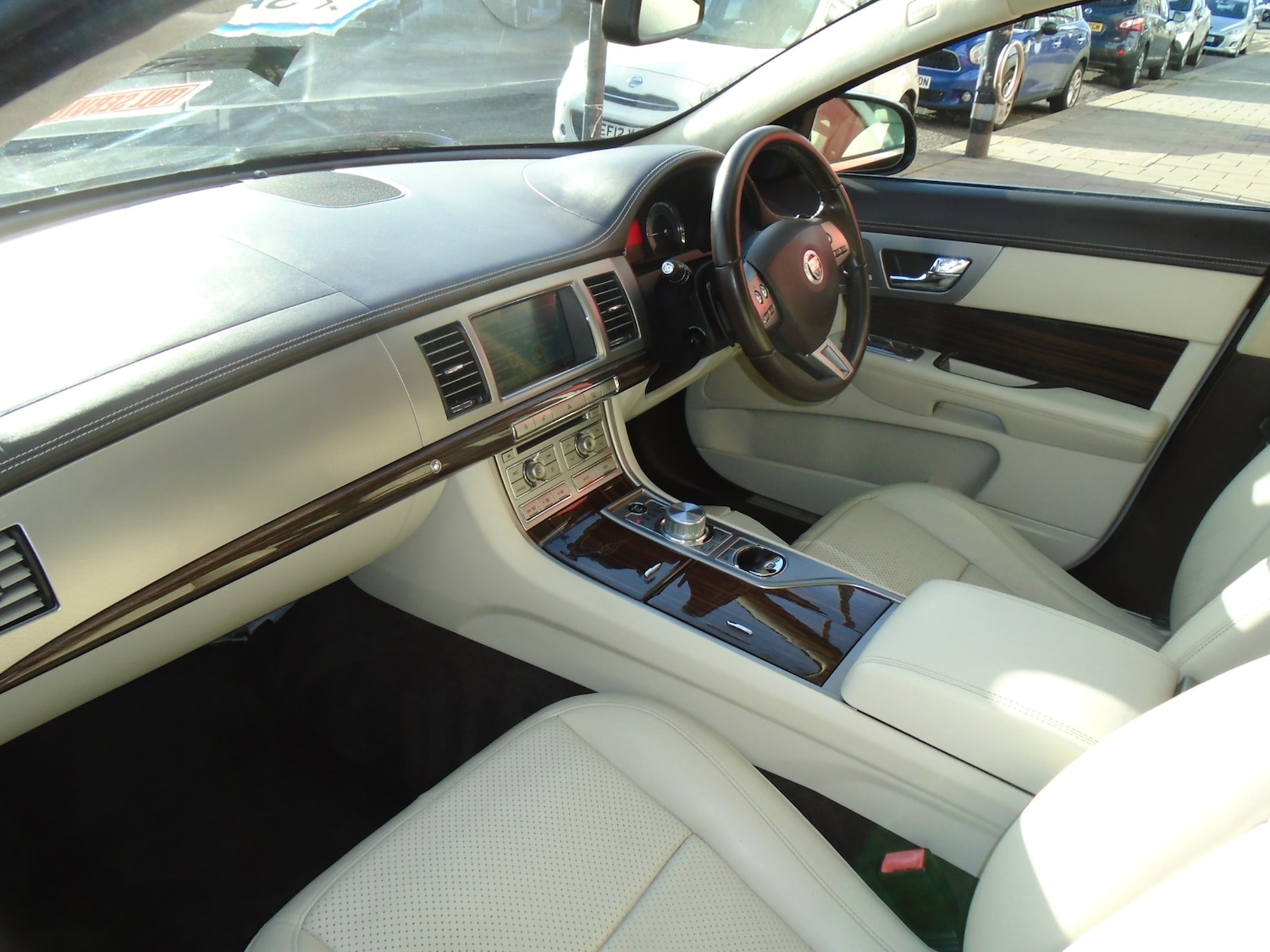 Used Jaguar XF 2011 for sale - 76525935: Photo 8