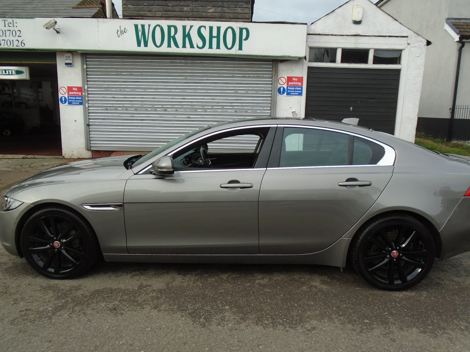 Used Jaguar XE 2017 for sale - 77617176: Photo 4