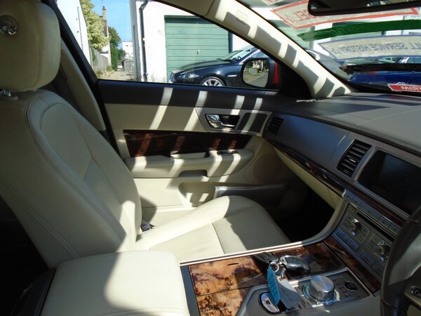 Used Jaguar XF 2010 for sale - 75438606: Photo 11