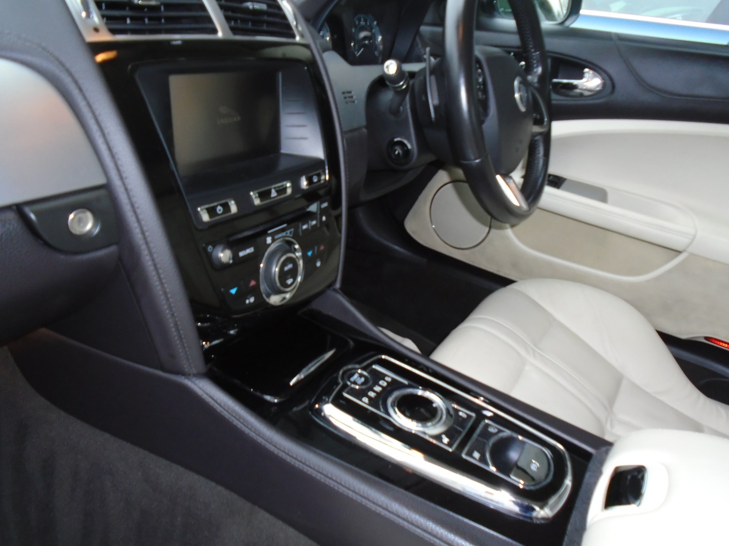 Used Jaguar XK 2011 for sale - 77023488: Photo 14