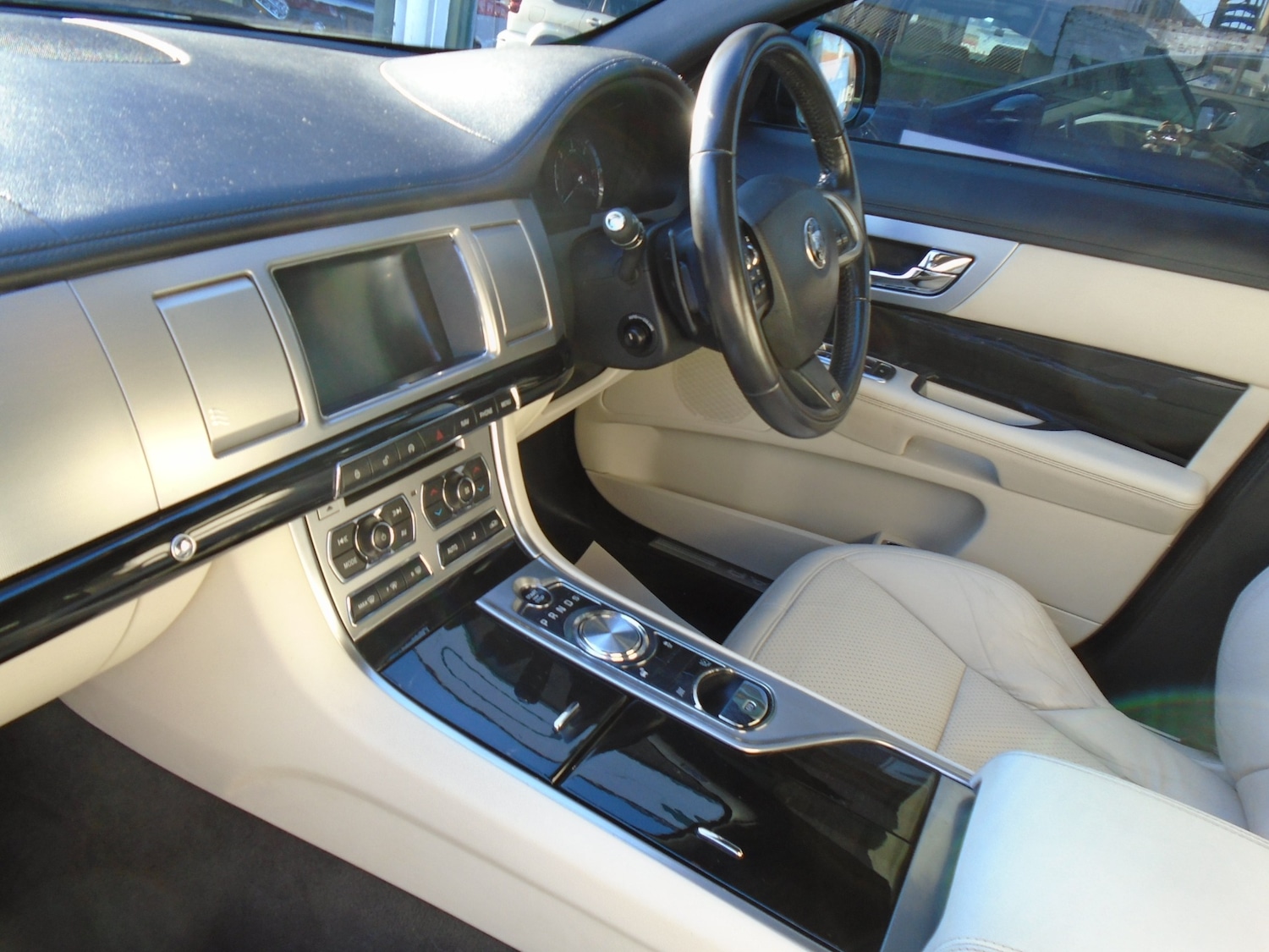 Used Jaguar XF 2014 for sale - 77196335: Photo 16
