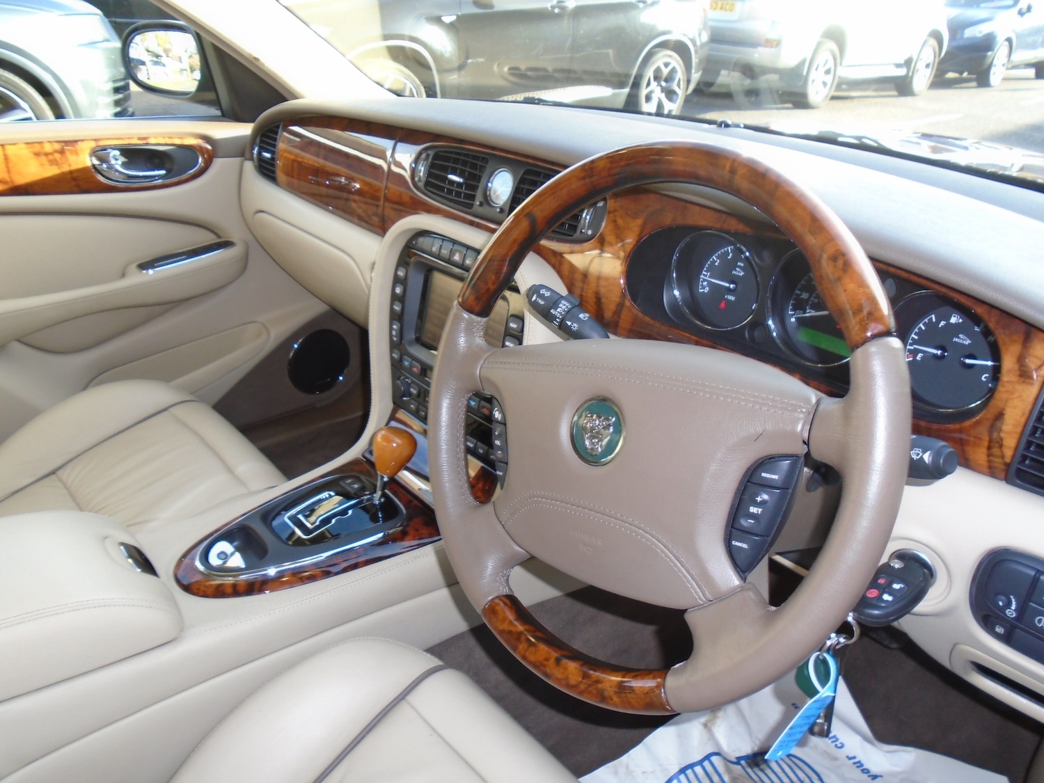 Used Jaguar XJ 2005 for sale - 76566388: Photo 12