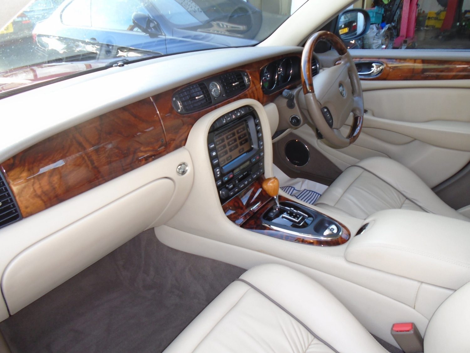 Used Jaguar XJ 2005 for sale - 76566388: Photo 17