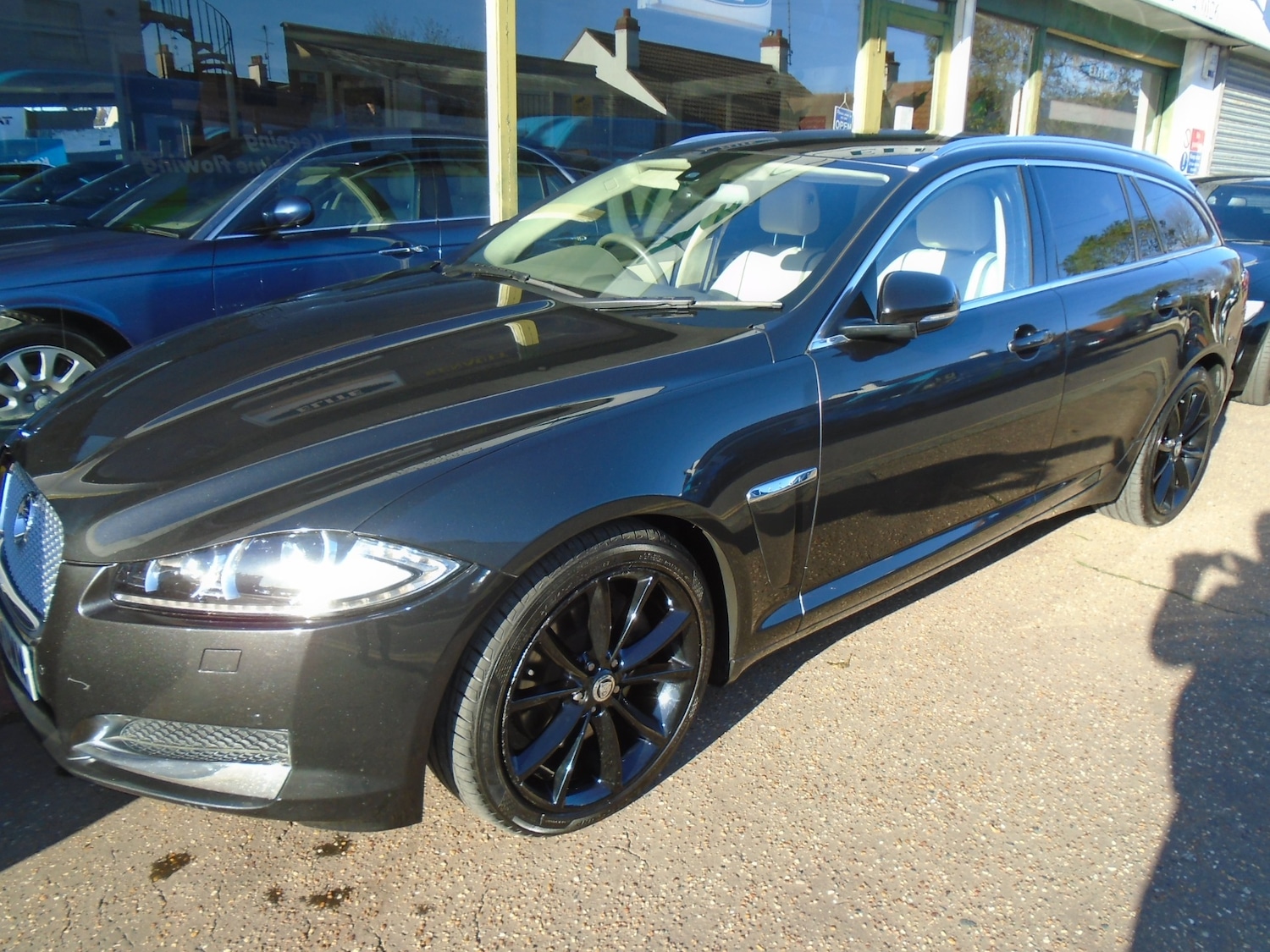 Used Jaguar XF 2013 for sale - 76637521: Photo 1