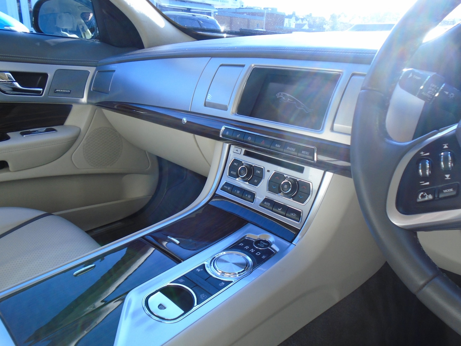 Used Jaguar XF 2013 for sale - 76637521: Photo 17