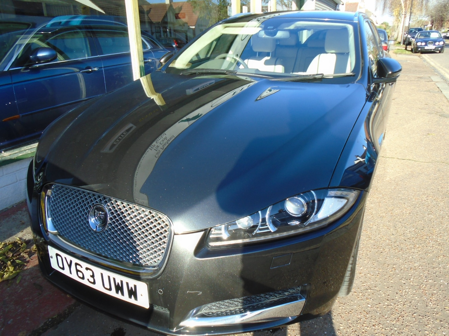 Used Jaguar XF 2013 for sale - 76637521: Photo 2