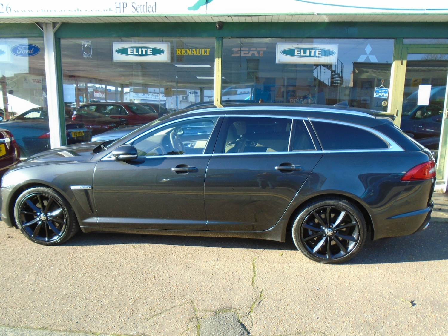 Used Jaguar XF 2013 for sale - 76637521: Photo 5