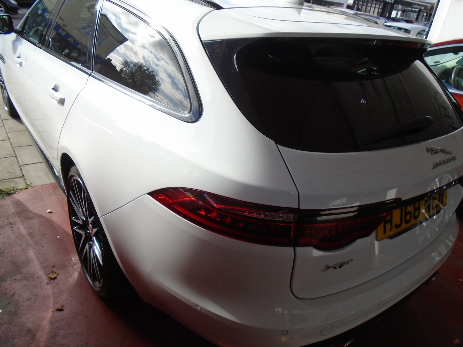 Used Jaguar XF 2018 for sale - 76381894: Photo 6