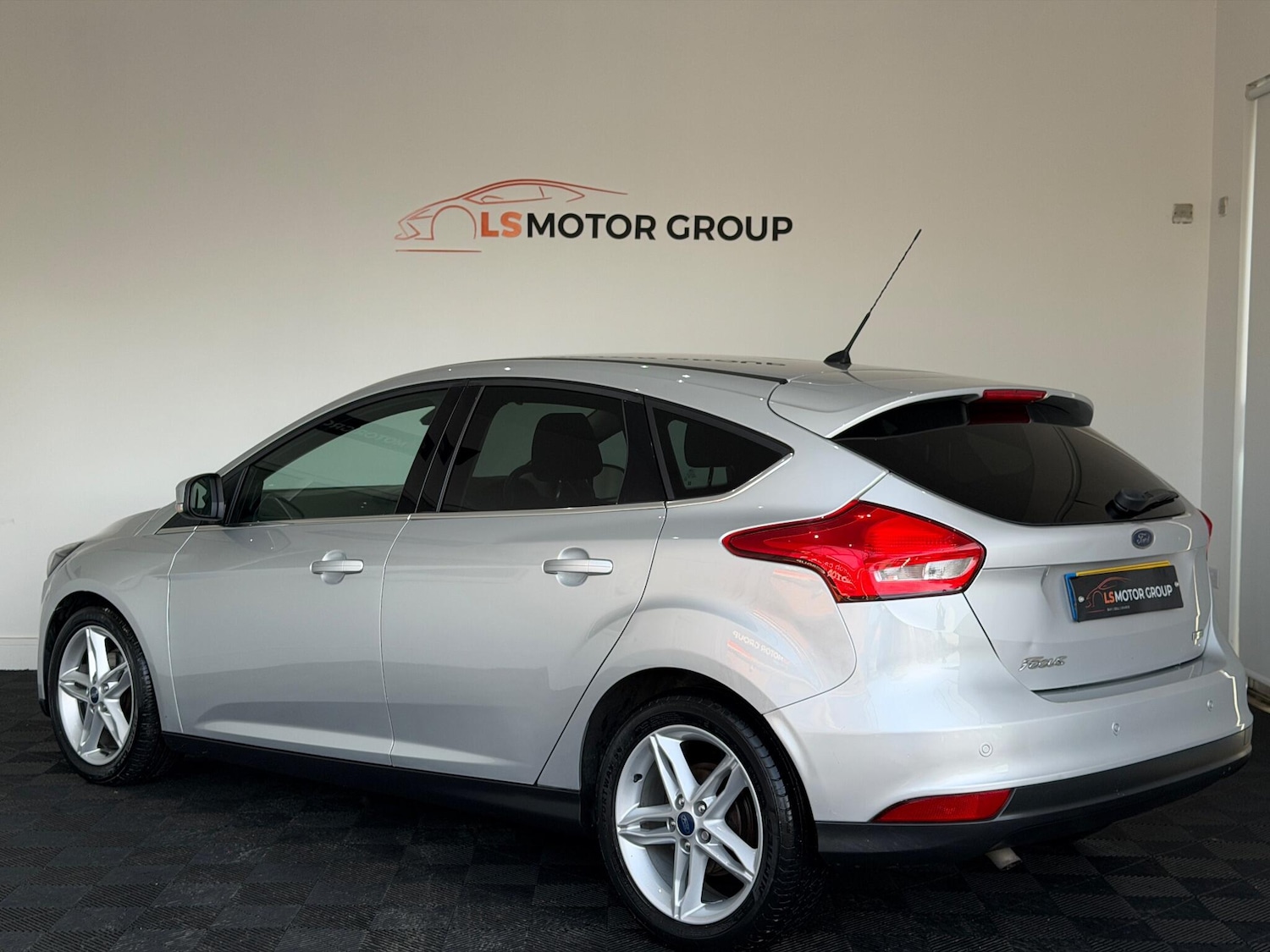 Used Ford Focus 2015 for sale - 76759373: Photo 5