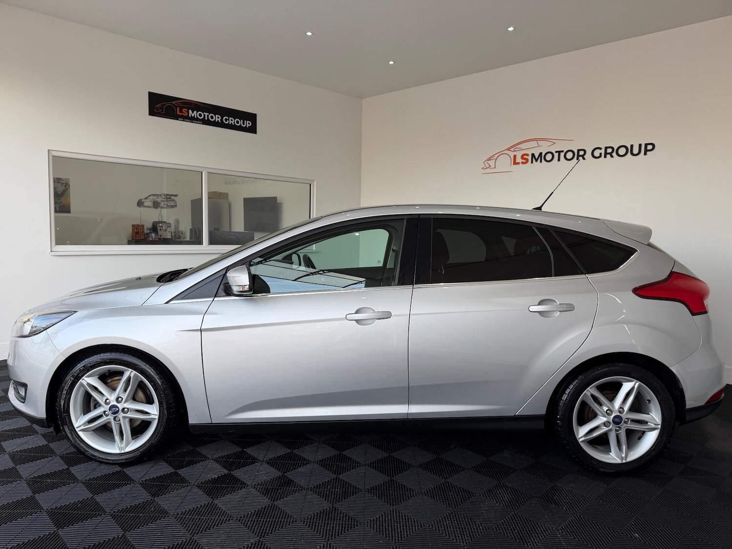 Used Ford Focus 2015 for sale - 76759373: Photo 9