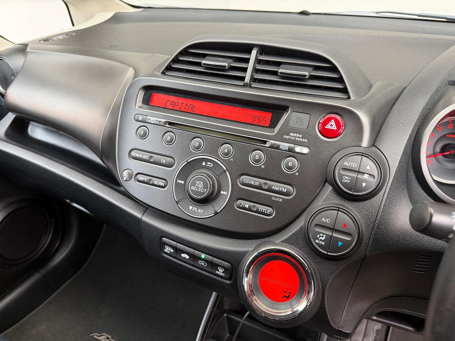 Used Honda Jazz 2011 for sale - 76485592: Photo 18