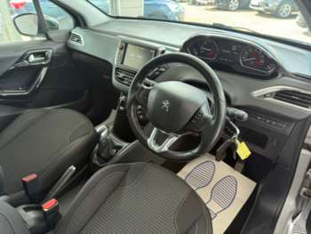 Used Peugeot 208 2015 for sale - 74958874: Photo