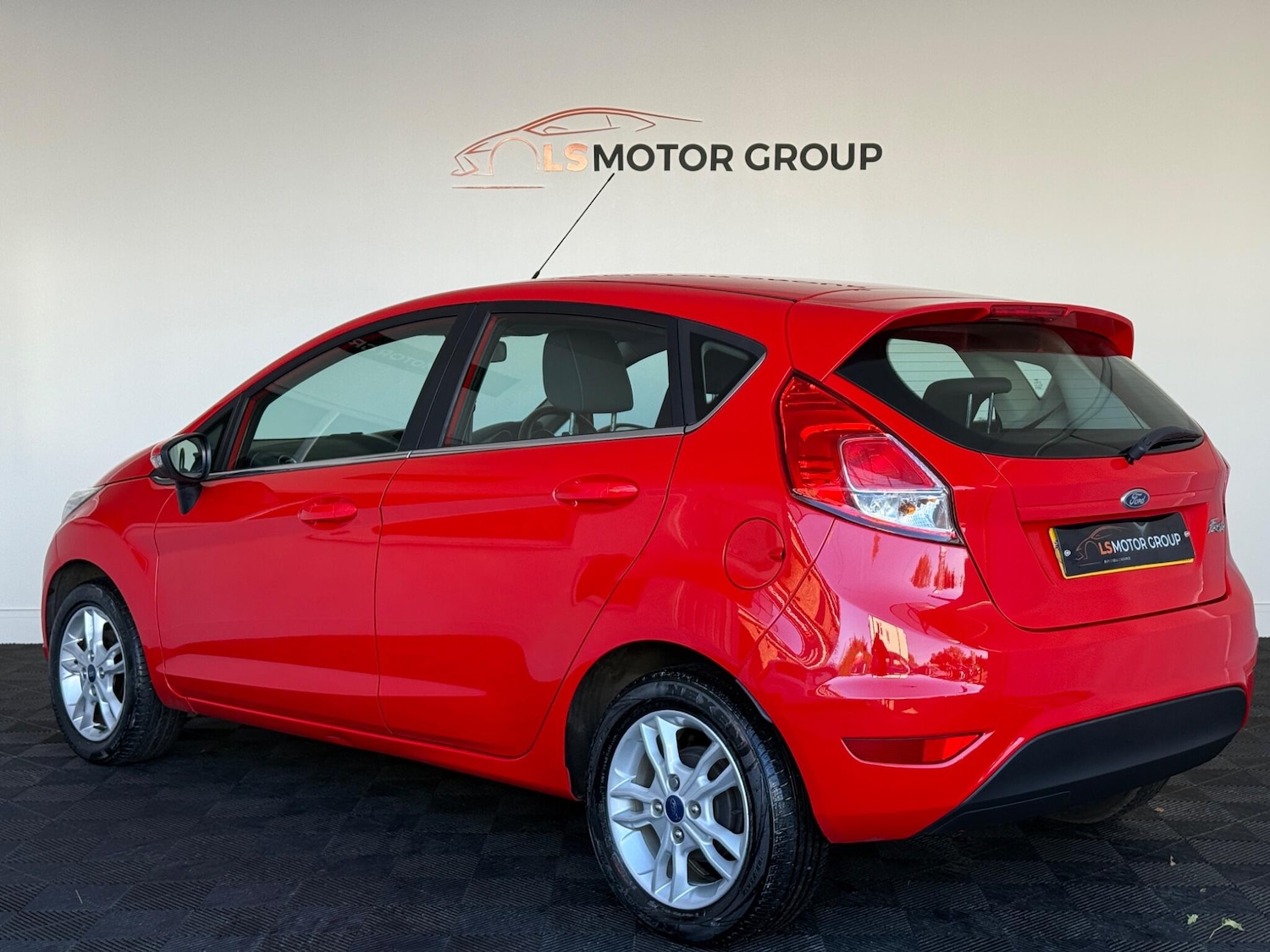 Used Ford Fiesta 2015 for sale - 76432229: Photo 2