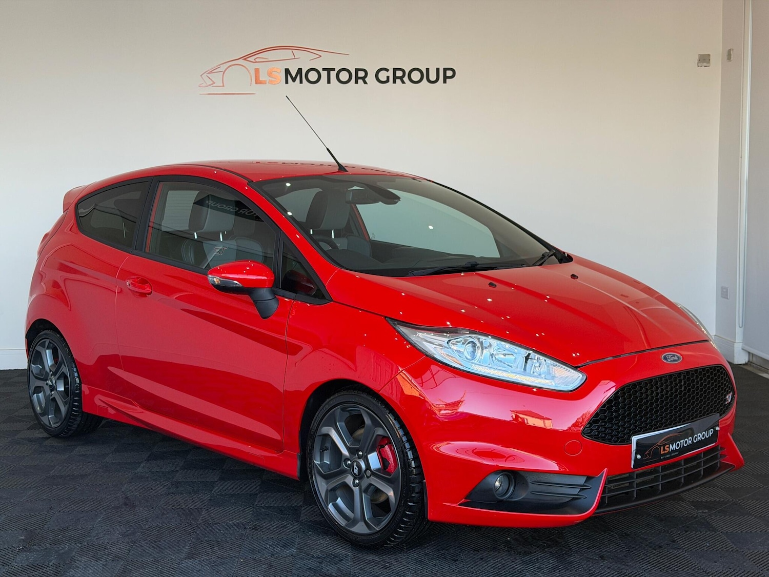 Used Ford Fiesta 2017 for sale - 76432475: Photo 1