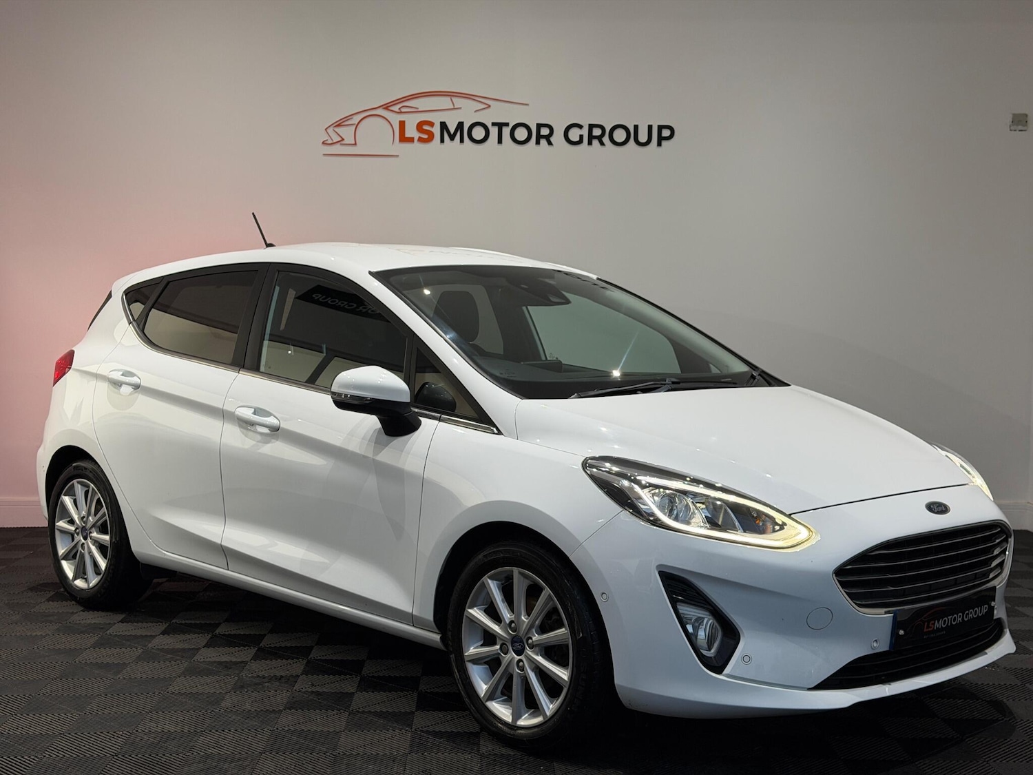 Used Ford Fiesta 2018 for sale - 76886510: Photo 1