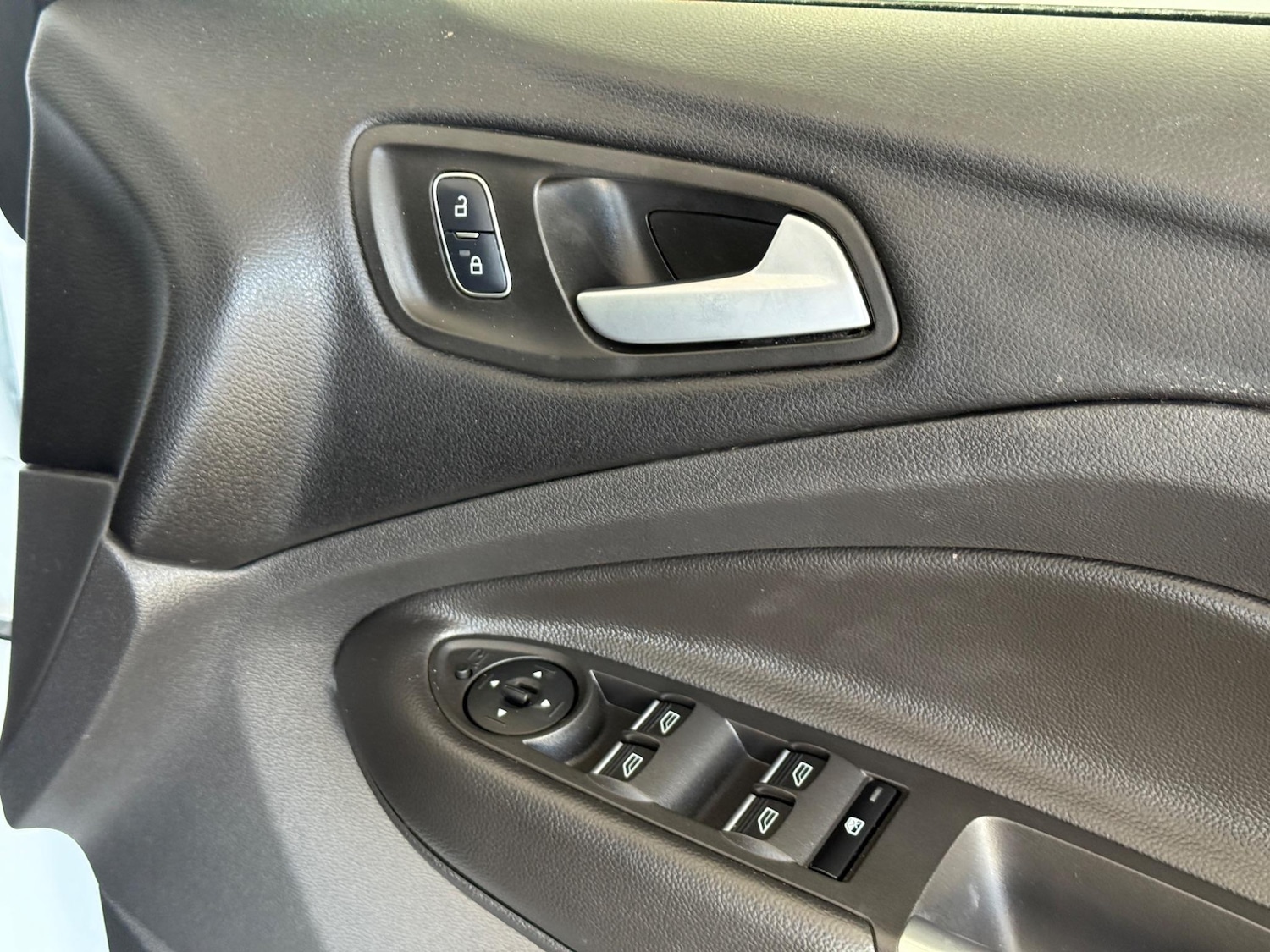 Used Ford Kuga 2017 for sale - 76689011: Photo 32