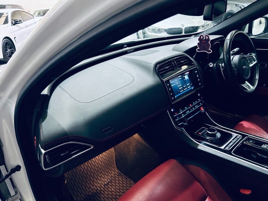 Used Jaguar XE 2017 for sale - 76686656: Photo 11