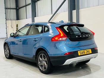 Used Volvo V40 2016 for sale - 79461945: Photo