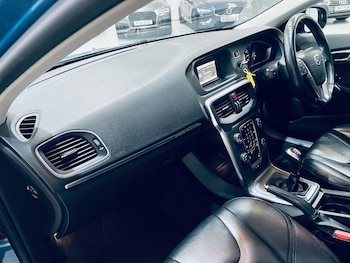 Used Volvo V40 2016 for sale - 79461945: Photo