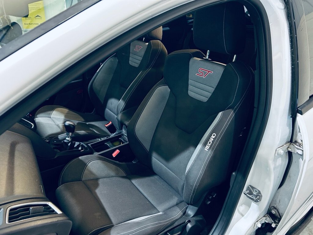 Used Ford Focus 2015 for sale - 76740407: Photo 14