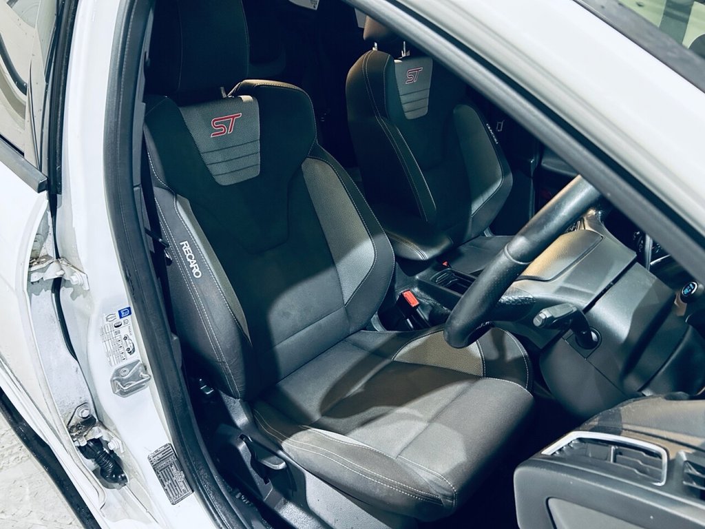 Used Ford Focus 2015 for sale - 76740407: Photo 19