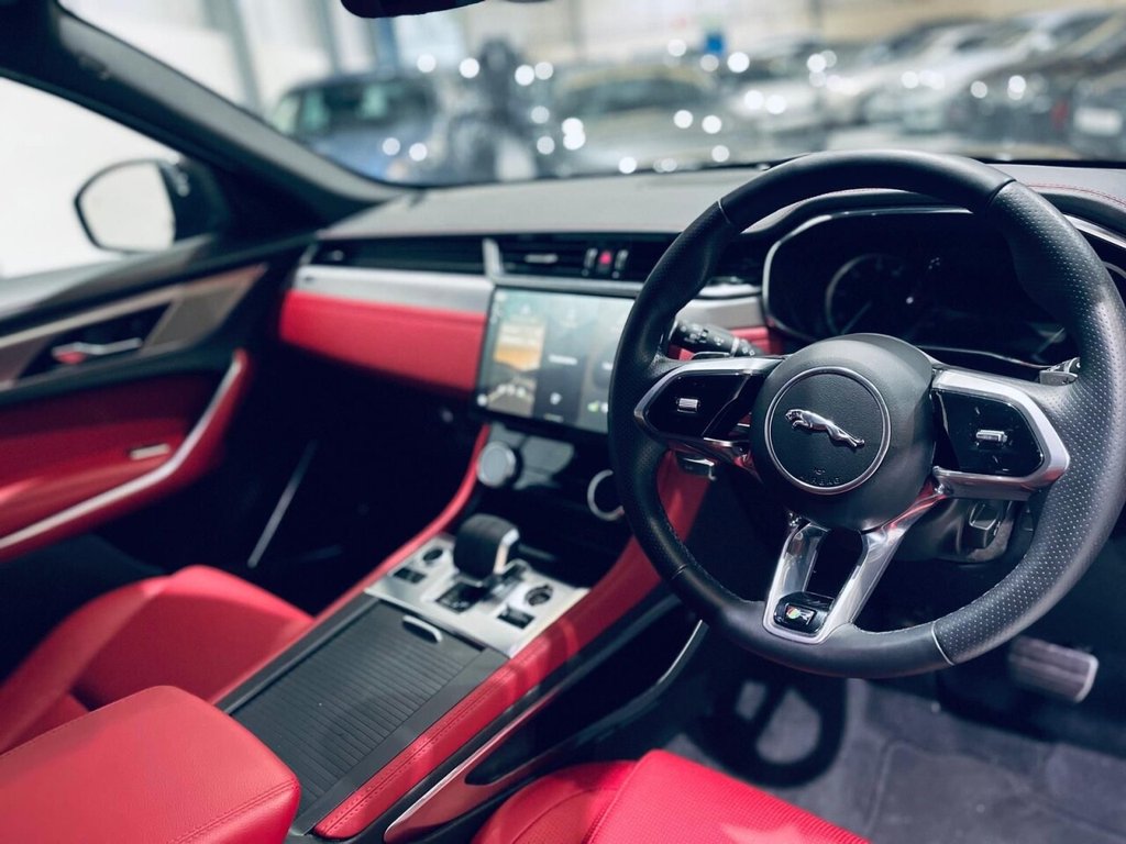 Used Jaguar F-Pace 2022 for sale - 76923439: Photo 4