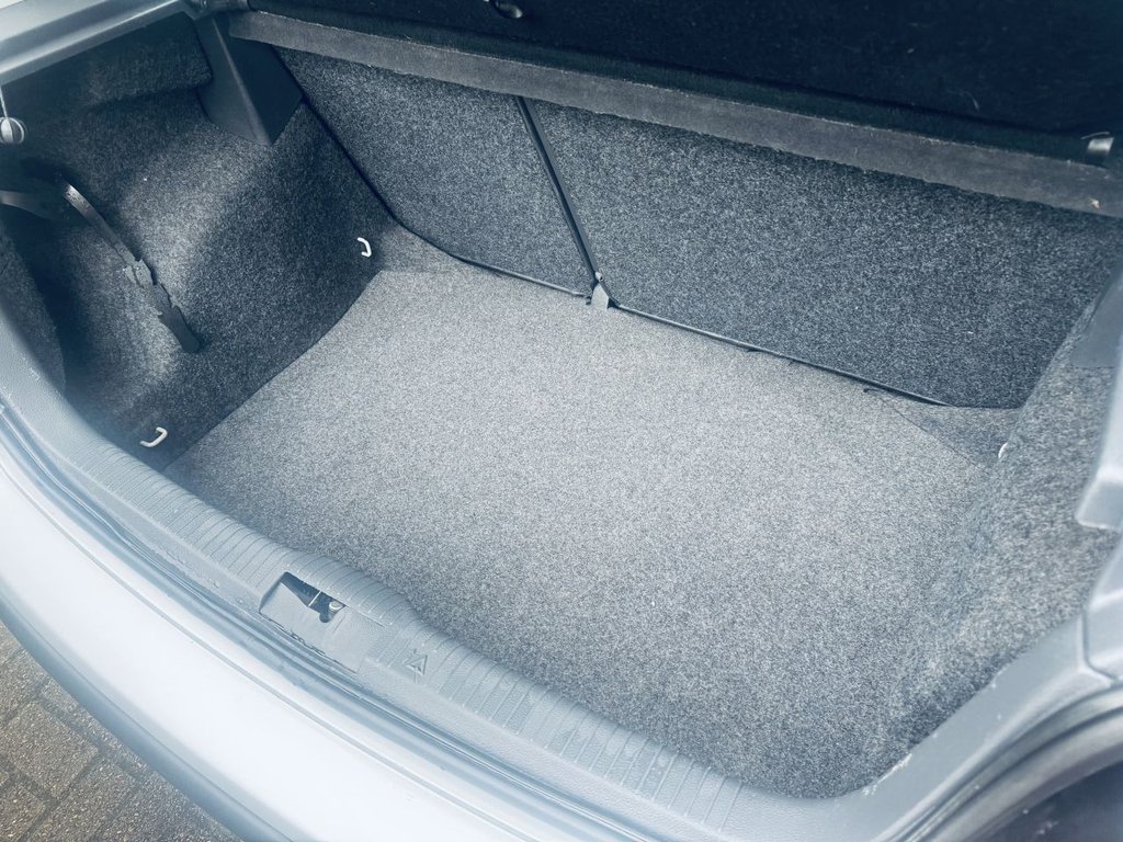 Used Volkswagen Polo 2002 for sale - 76558547: Photo 8