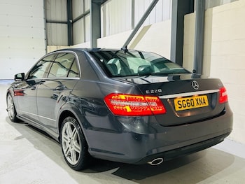 Used Mercedes-Benz E-Class 2010 for sale - 75947558: Photo