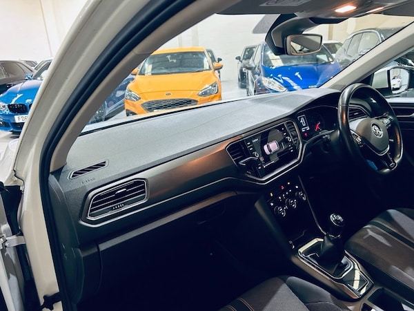 Used Volkswagen T-Roc 2018 for sale - 75666441: Photo 5