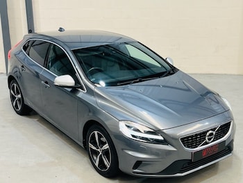 Used Volvo V40 2019 for sale - 78887687: Photo